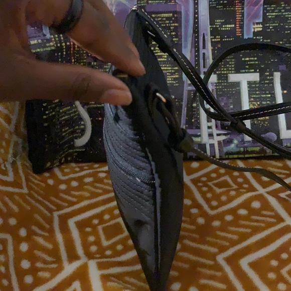 Dooney and Bourke crossbody. - Picture 2 of 4